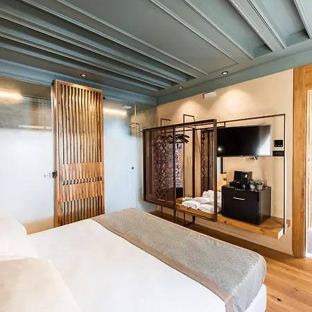 Готель Domus Renier Boutique (adults Only) 5*