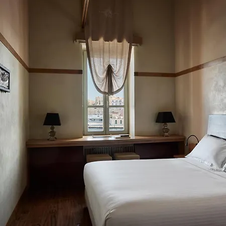 Готель Domus Renier Boutique (adults Only)